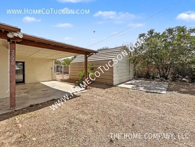 Building Photo - 2320 W Calle Grato