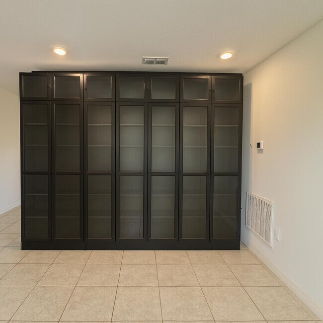 Building Photo - 1963 SW Import Dr