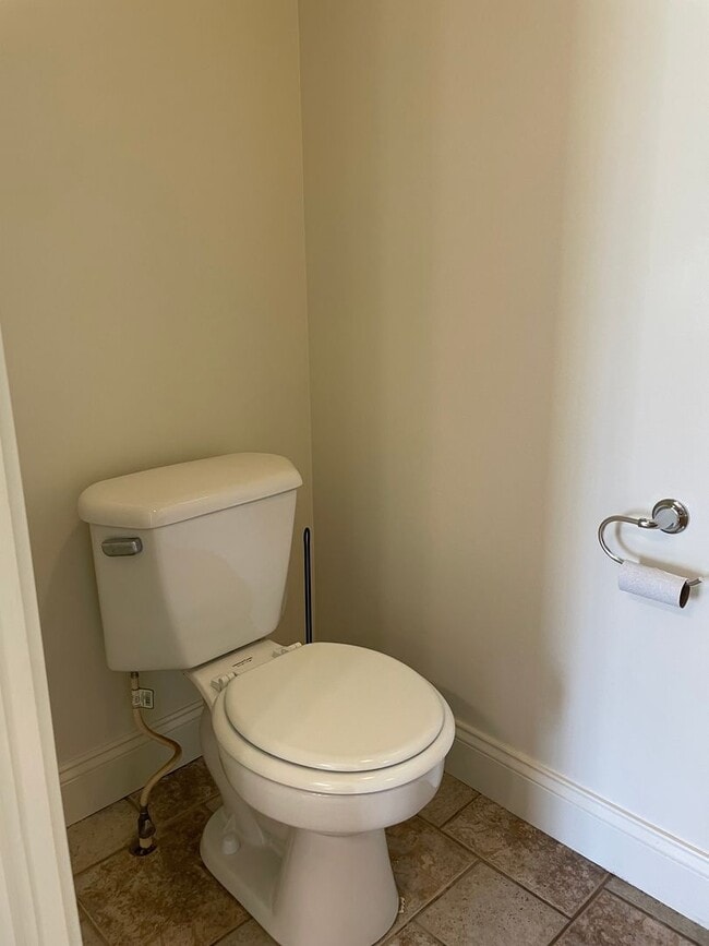 Building Photo - Charming & Well-Maintained 2-Bedroom, 1.5-...