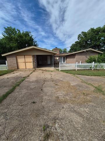 Building Photo - 711 Cherry St