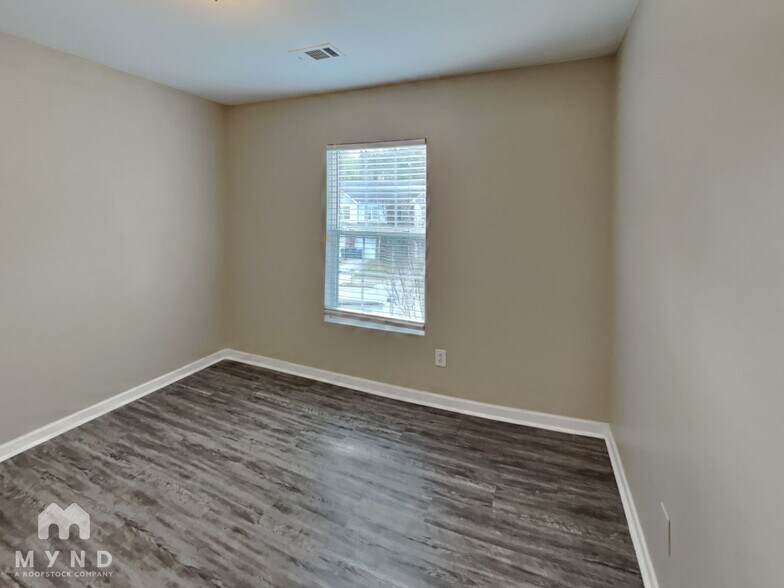 Building Photo - 3316 Fernview Dr