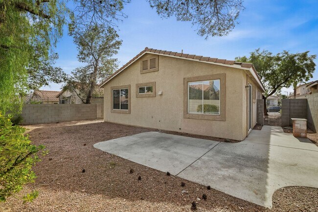 Building Photo - SUMMERLIN NORTH!!! SINGLE STORY!!! LARGE YARD!!! RECENTLY RENOVATED!!! NEW CARPET!!! NEAR DOWNTOW...