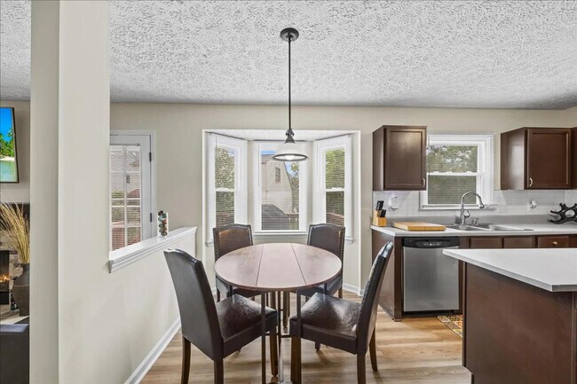 Building Photo - 6 Wavecrest Ct