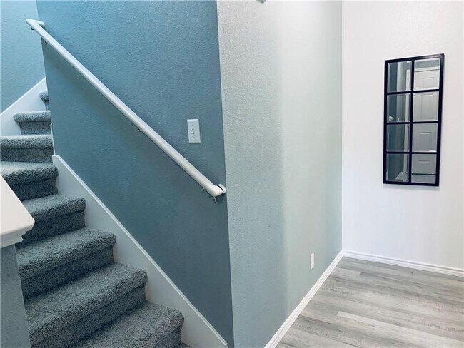 Building Photo - 400 Celery Loop