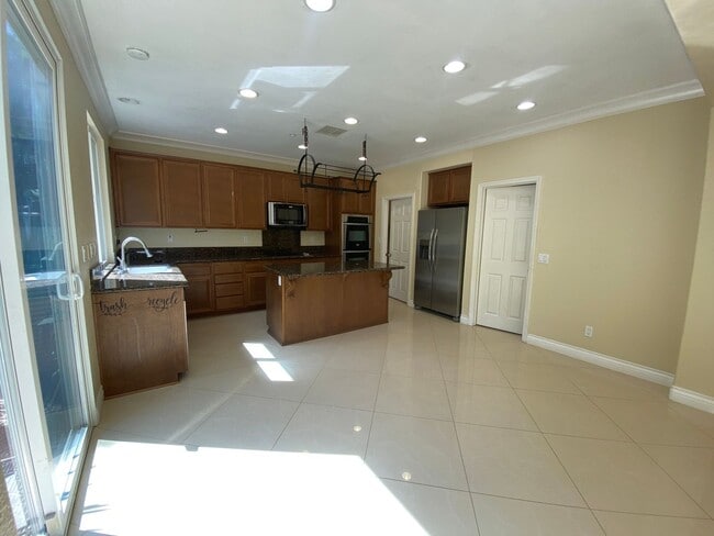 Building Photo - *Move in Special*2 story 4 Bedroom Home located in Amber Woods Community