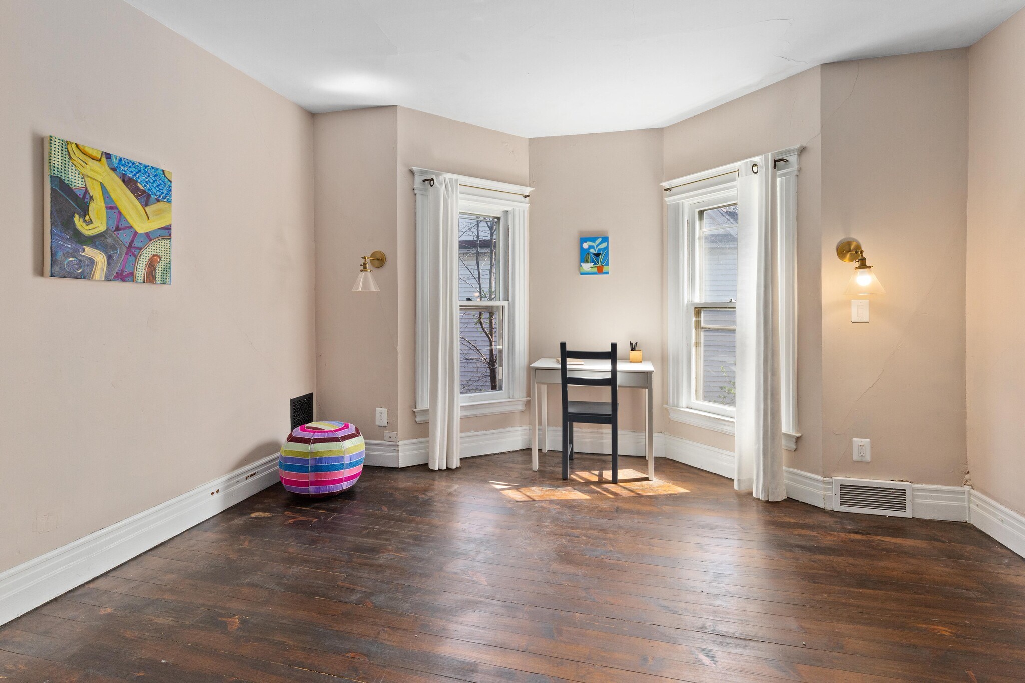 Building Photo - 1531 Vinewood St