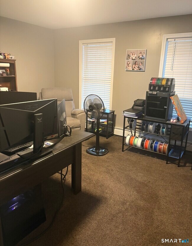 Building Photo - 939 N Main St