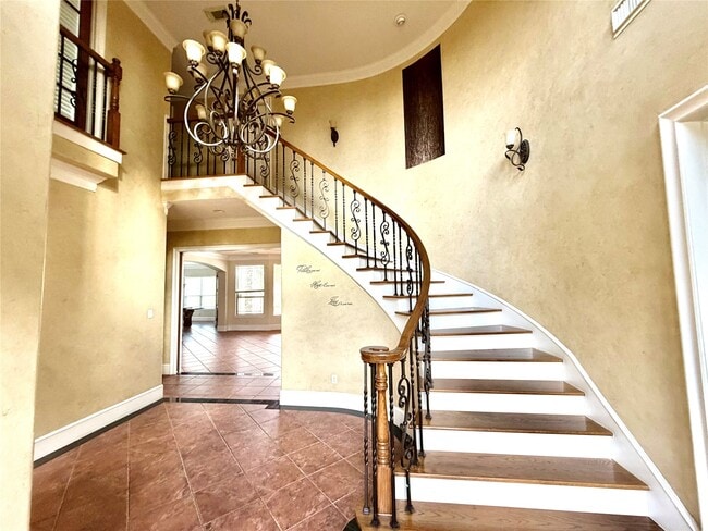 Building Photo - 1631 S Persimmon St