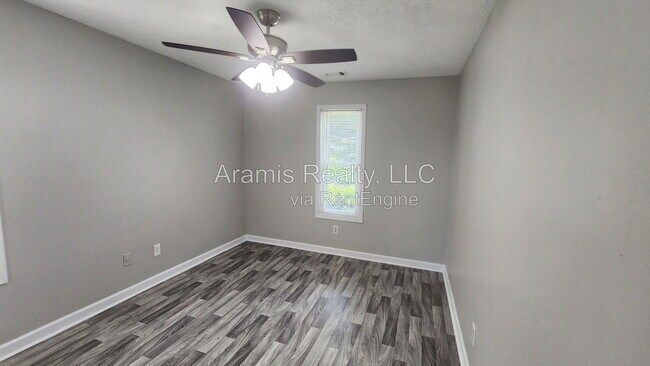 Building Photo - 5566 Windwood Rd