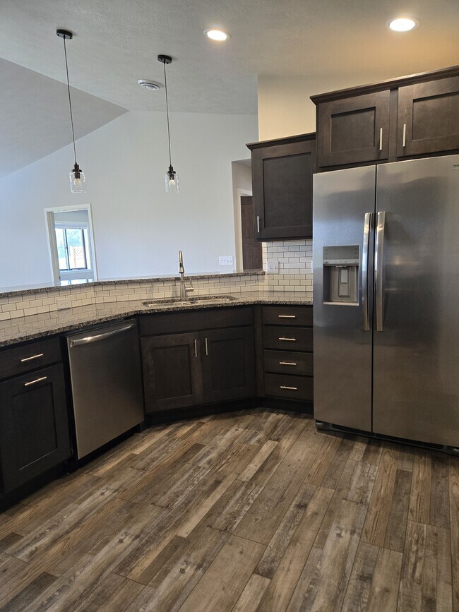 Building Photo - 1407 W 20th Ave