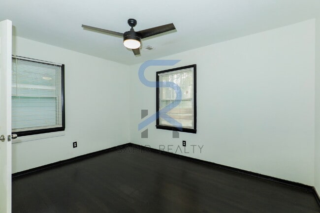 Building Photo - Move-In Ready All-Electric 3BR in Desirable Carroll Heights