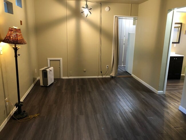 Building Photo - Cute one bedroom apartment!