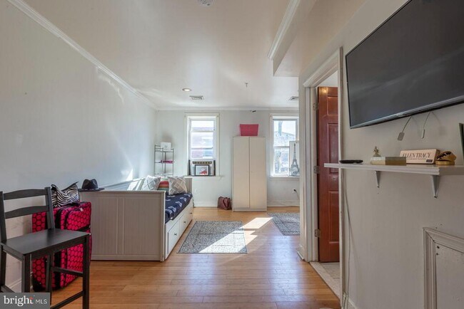Building Photo - 2026 Ridge Ave