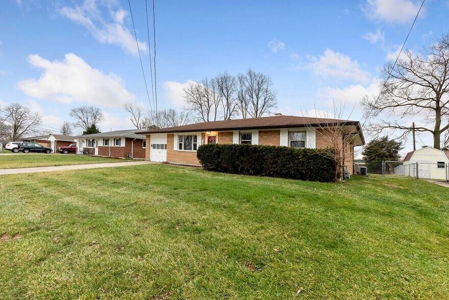 Charming, zero steps, all brick ranch in awesome location! Minutes to downtown, shops, restaurants, grocery, schools, parks! - 11 Lawndale Ave