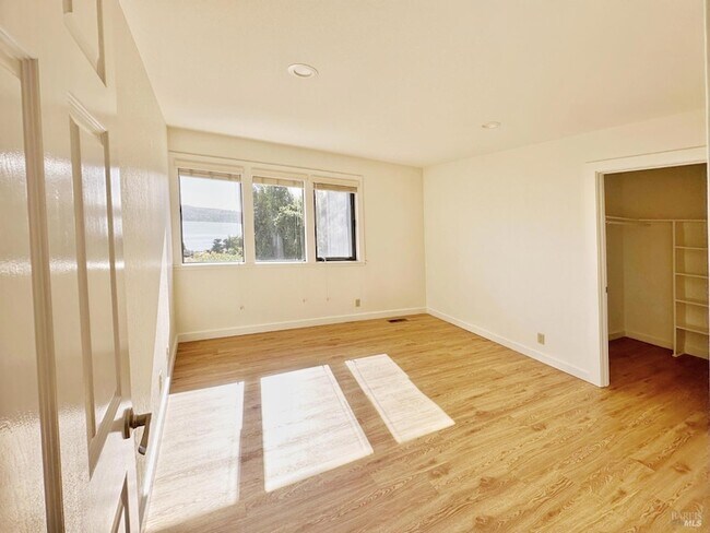 Building Photo - 172 Great Cir Dr