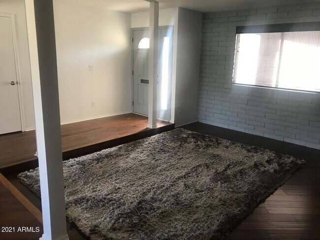 Building Photo - 3924 E Yucca St