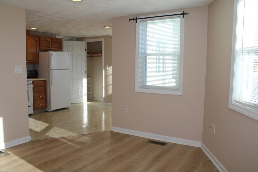 Building Photo - 42 Preston Rd