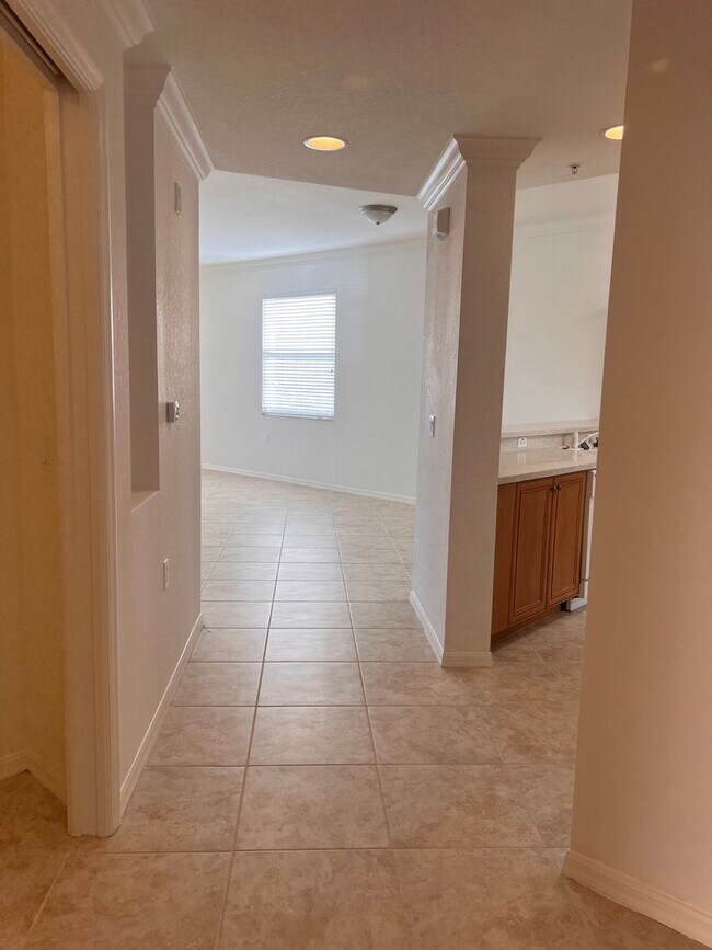 Building Photo - 2 Bedroom, 2 Bathroom + Den