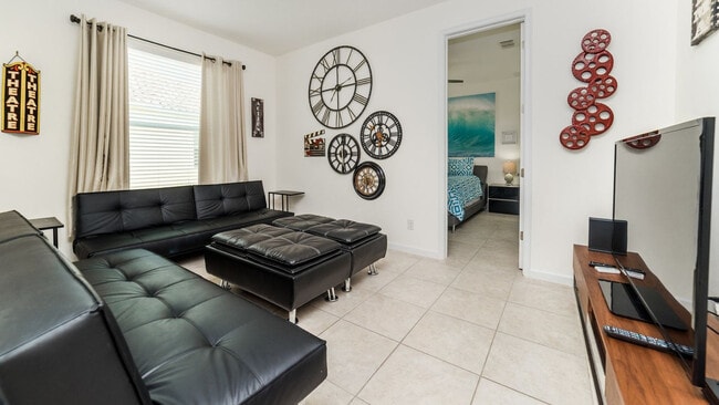 Building Photo - 4079 Oak Tree Dr