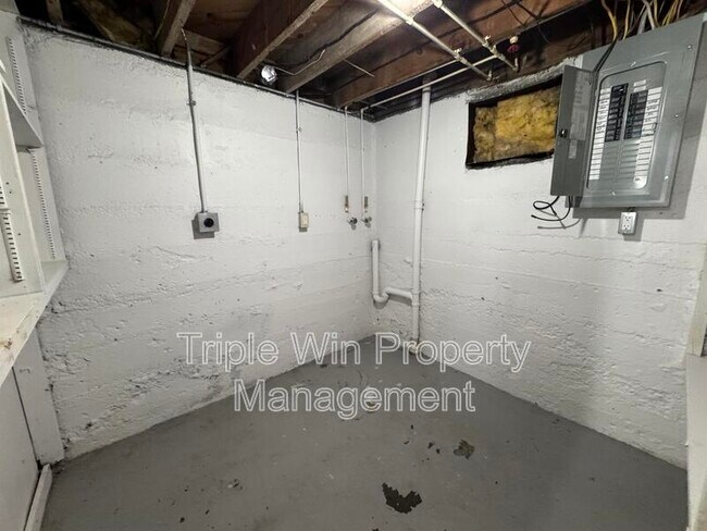 Building Photo - 1629 Talisman Ln