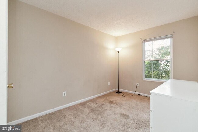 Building Photo - 9260 Niki Pl