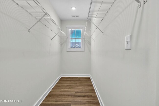 Building Photo - 7008 Crew Dr