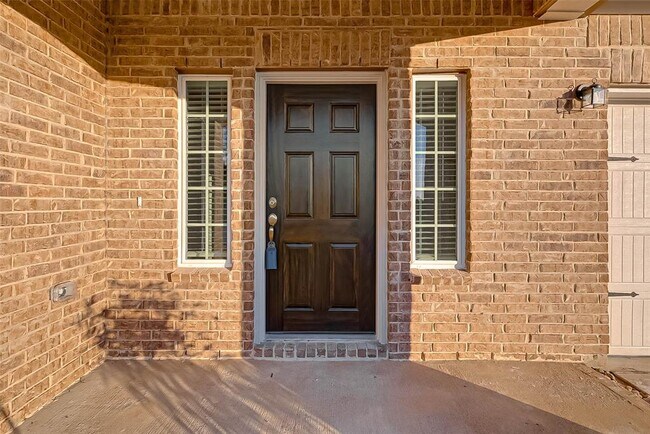 Building Photo - 939 Summer Vlg Wy