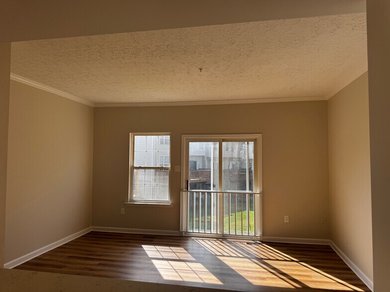 Building Photo - 607 Emmy Dee Dr