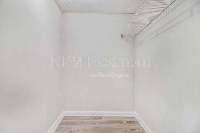 Building Photo - 2805 Northeast Expy