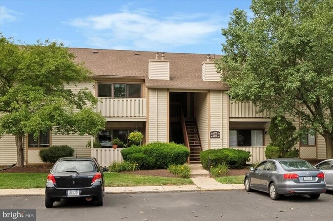 Building Photo - 206 Hickory Ct