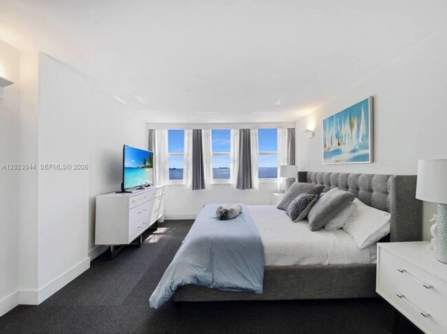 Building Photo - 209 N Fort Lauderdale Beach Blvd