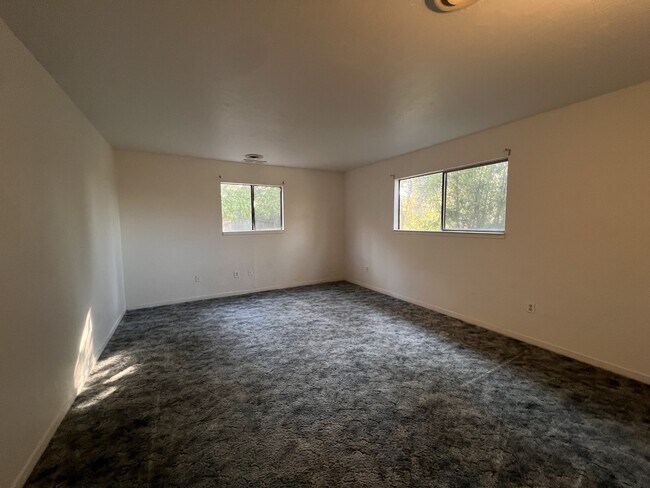 Building Photo - 10647 Newtown Rd