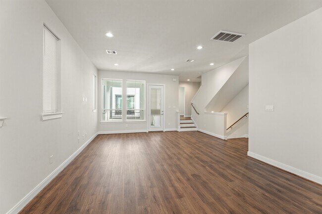 Building Photo - 2718 Grand Fountains Dr