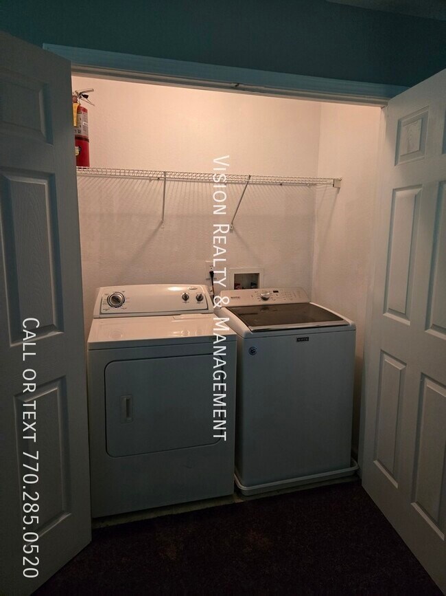 Building Photo - 4447 Ravenwood Dr