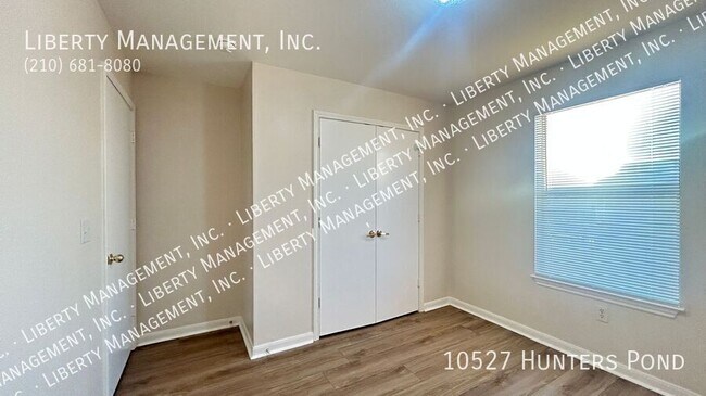 Building Photo - 10527 Hunters Pond