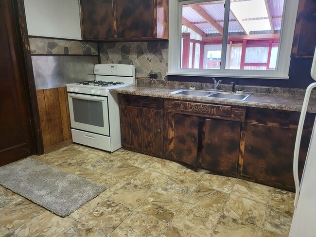 Building Photo - Home in Riverton