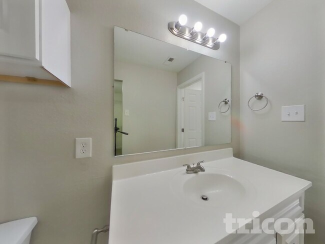 Building Photo - 3436 Pikes Peak Dr