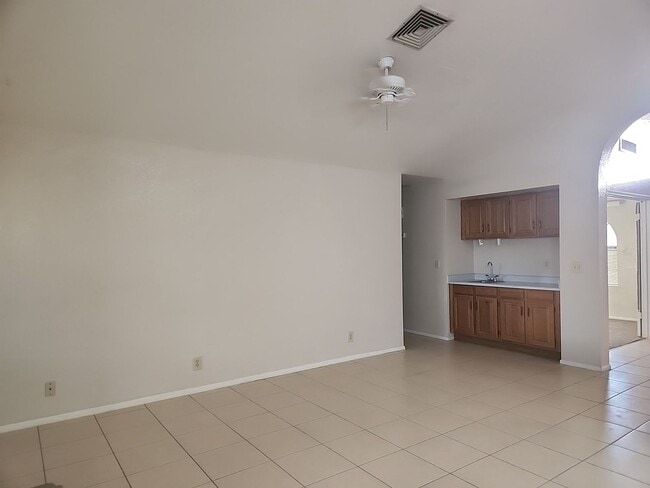 Building Photo - ?4 Bed / 2 Bath Single Level Gilbert Home with vaulted Ceilings *New Paint*?