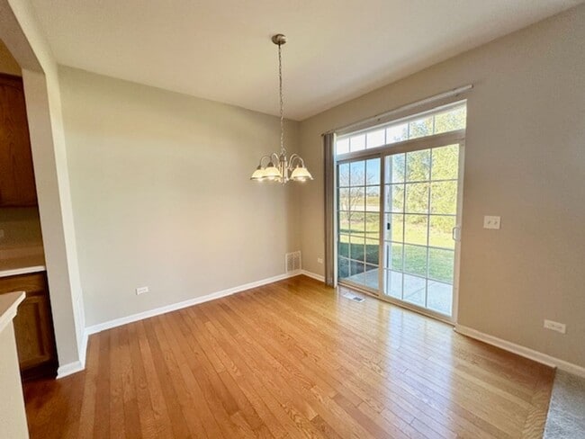 Building Photo - Excellent 2 Bedroom Plus Huge Loft  2.5 Bath and 2 car attached garage