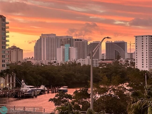 Building Photo - 1010 Seminole Dr