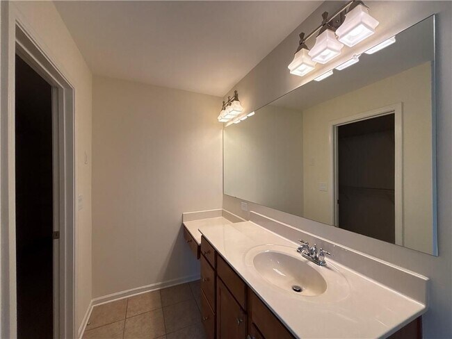 Building Photo - 230 Collins View Ct