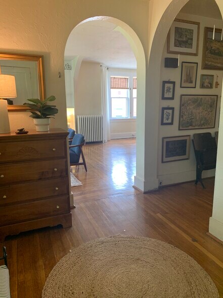 Building Photo - 5535 Wellesley Ave