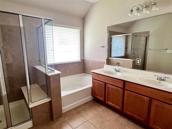 Building Photo - 929 Coulee Dr