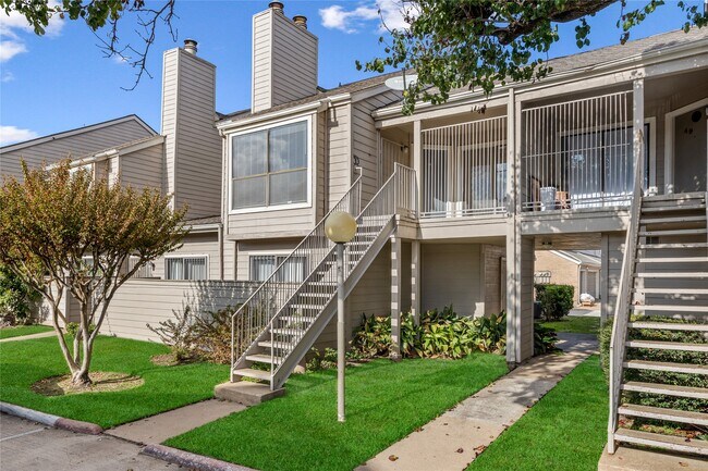 Building Photo - 6701 Sands Point Dr