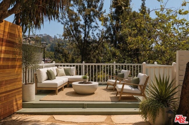 Building Photo - 2120 N Cahuenga Blvd