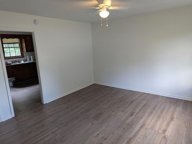 Building Photo - 609 Rucker Dr S