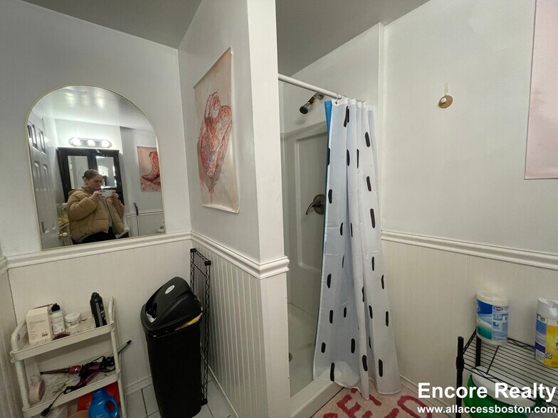 Building Photo - 66 Egmont St