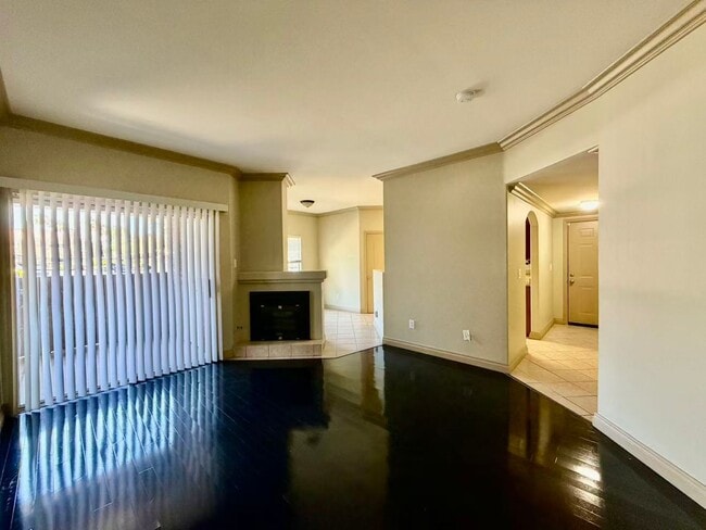 Building Photo - 5525 W Flamingo Rd