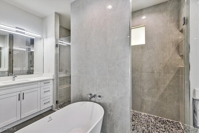 Building Photo - 2602 SW 27th St