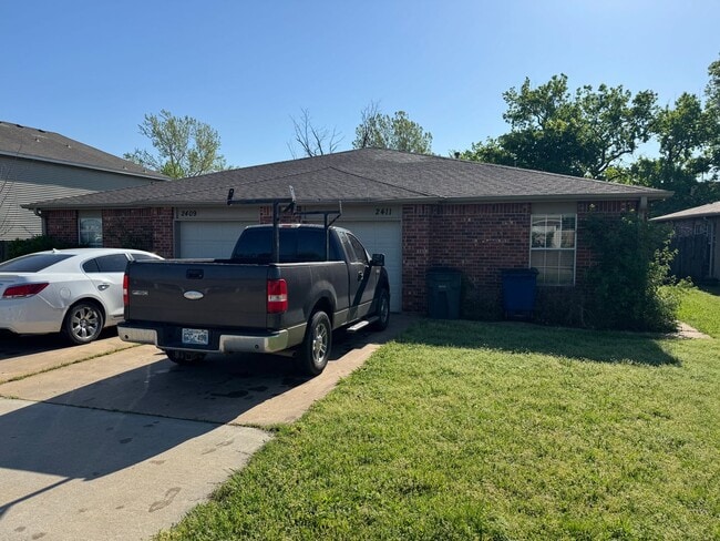 Primary Photo - 3 bedroom, 2 bath, 1 car garage.